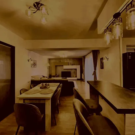 Prelepa Prostrana Kuća