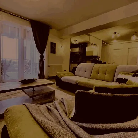 Prelepa Prostrana Kuća *