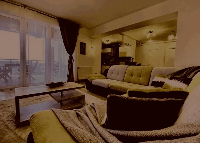 Prelepa Prostrana Kuća *